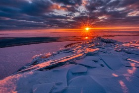 Cold Winter Lake Sunrise WI10486 Cold Winter Lake Sunrise WI10486